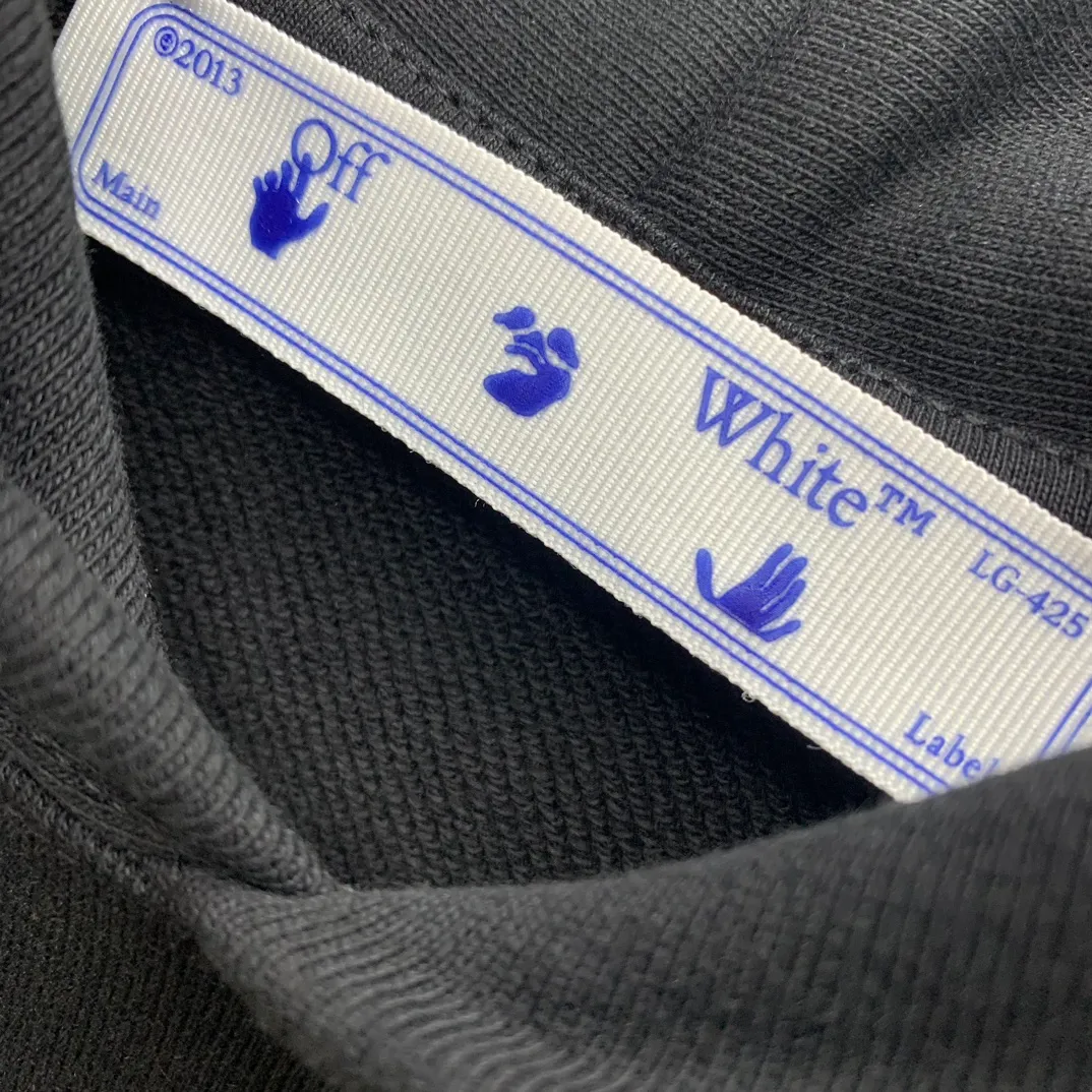 [New] Top tested version, the new OFF-WHITE water droplets dissolve ice cream, glue arrows, same style hooded sweatshirts for male and female couples stars, graffiti arrow series, European niche culture, high street, versatile, inkjet graffiti water drop arrows 💧 hot melt gradient effect! The printing adopts the imported glue hot stamping process. The printing has an overlapping and melting texture, creating a three-dimensional and dynamic effect. After high temperature and heat fixation, the firmness is very high, so there is no need to worry about the printing fading and falling off easily! The fabric is made of custom-woven and dyed pure cotton twill terry that has been pre-shrunk by washing and treated to prevent pilling. The collar is elastic and the collar is all hemmed. The collar will not deform even after repeated cleaning for a long time!  Complete range of PB packaging bags with wash water label tags and comparison support! 🚩Wall crack recommendation is different from the market currency! A full set of customized accessories! Strict quality control! ZP-purchasing agent of the same level! It’s extremely difficult to reproduce, so don’t be afraid of any comparison! Give it away and keep it for yourself. Color: black. Size chart: XS-L P:390